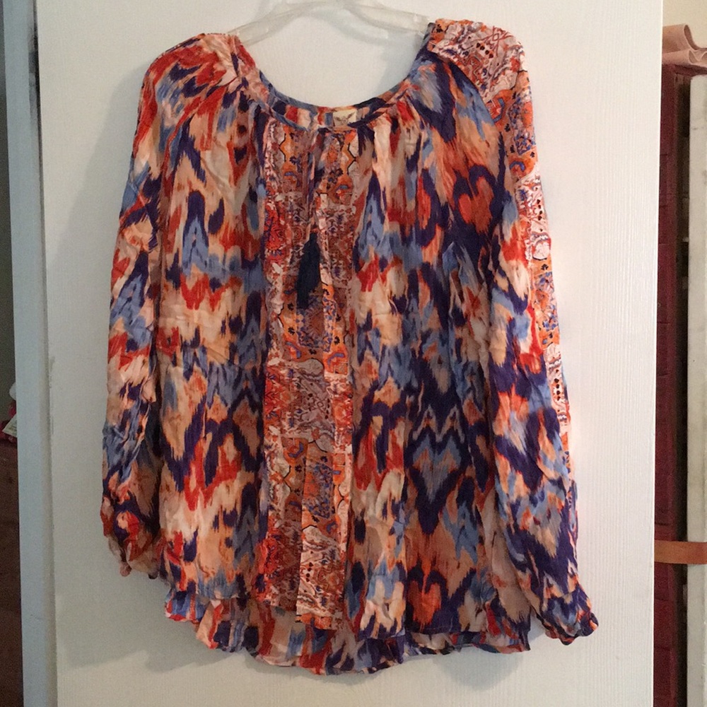 Women’s long sleeve top